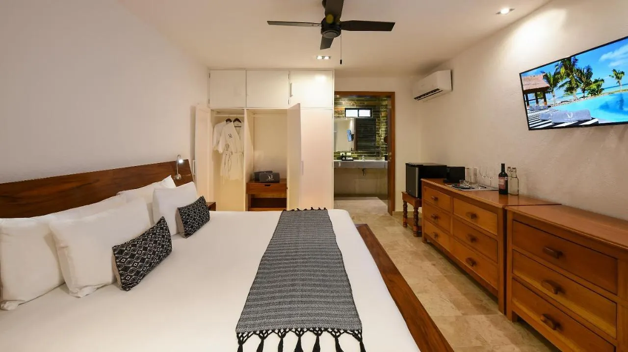 *****  Casa Del Jaguar Beach Hotel Isla Mujeres Mexico